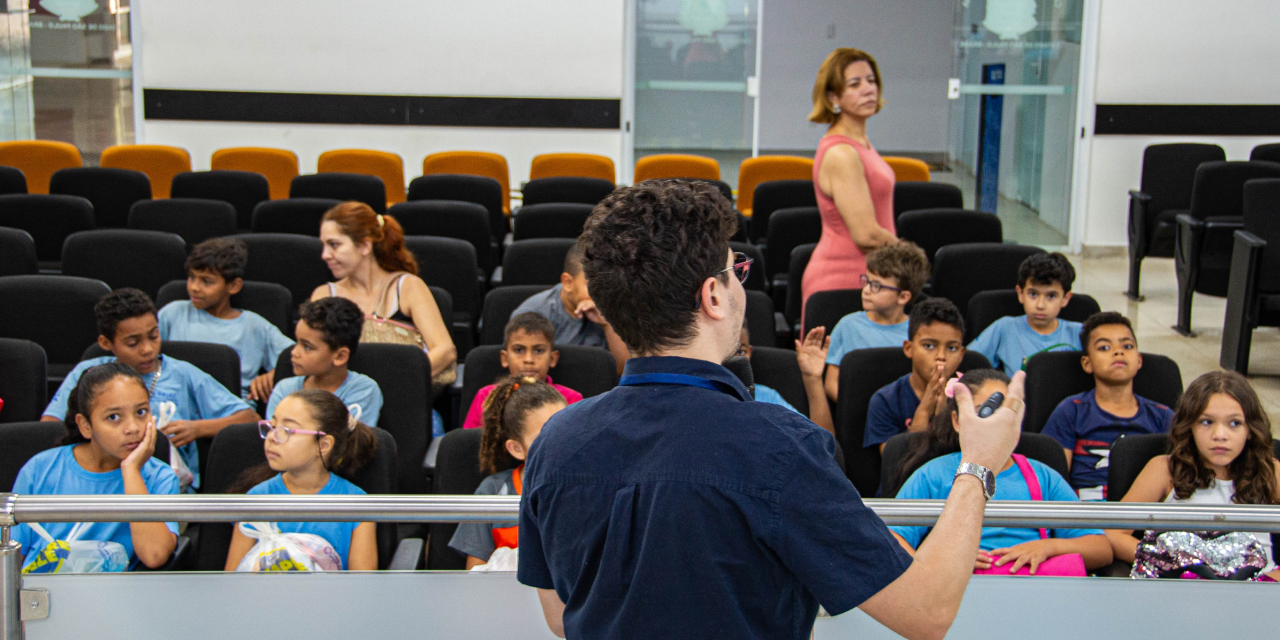 Câmara recebe visita dos alunos da escola municipal Ary Tenente Castro
