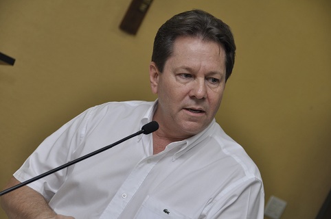 Preocupado com a aglomeração de jovens ao redor de shopping, Dr. Júlio (DEM) questiona medida tomada por prefeitura