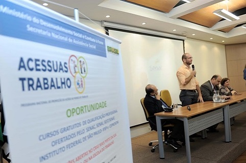 Ronei participa do lançamento do Programa Nacional de Acesso ao Mundo do Trabalho
