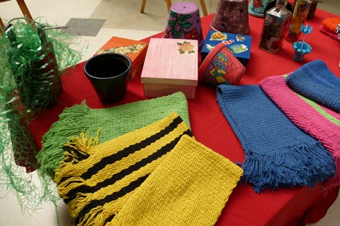 Exposição conta com trabalhos manuais desenvolvidos por moradores de rua