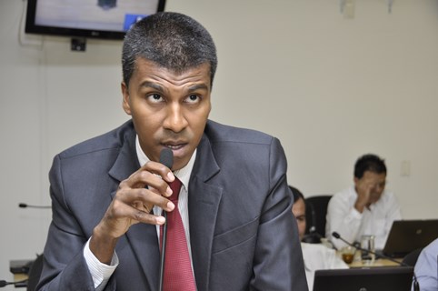 Vereador André denuncia falta de atendimento telefônico no Postão