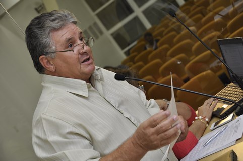 Projeto de Zé da Mix, que responsabiliza a Prefeitura por calçadas danificadas por raízes de árvores, seguiu para ser analisada pelo Ibam