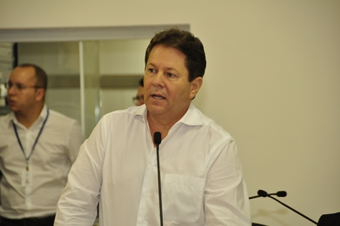 Dr. Júlio questiona projeto para regulamentação do serviço dos mototaxistas