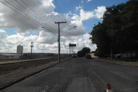 Prefeitura realiza recapeamento na Pedro Zaccaria