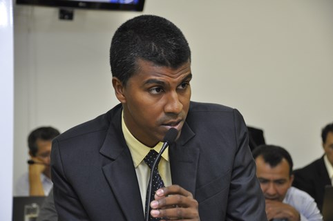 Abílio Pedro: Tigrão indaga motivo dos documentos legislativos de sinalização não serem atendidos pelo Executivo