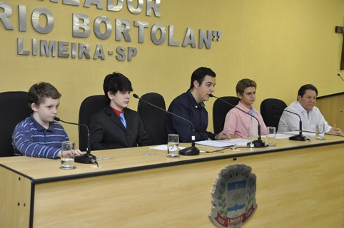 Vereadores juniores definem Mesa Diretora e protocolam 23 documentos
