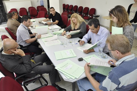 Vereadores da CCJR se reúnem na manhã desta quarta