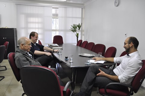 Bolsista do Ciência sem Fronteiras que ganhou destaque no exterior visita a Câmara