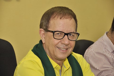 Farid faz apelo para que Estado construa quadra na escola Pimenta Reis