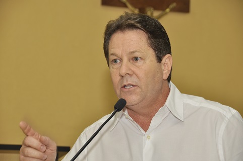 Dr. Júlio questiona o serviço de caçambas em Limeira