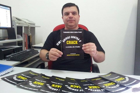 Nilton Santos cria cartilha contra o crack