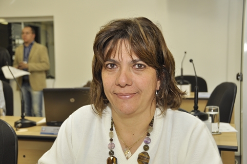 Vereadora Dra. Mayra Costa indica sinalização e iluminação de praça no Jardim do Lago
