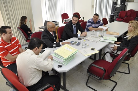 Vereadores da CCJR registram seis pareceres favoráveis em reunião na manhã desta quarta-feira, 2