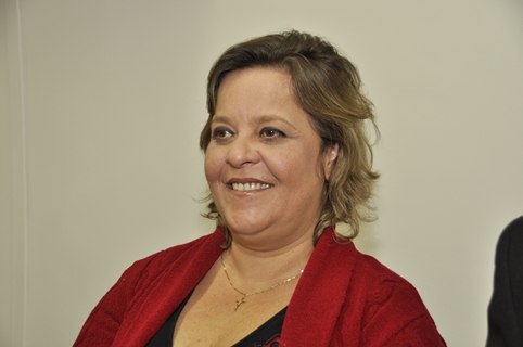 Profª Érika Monteiro questiona existência de projeto de arborização em Limeira