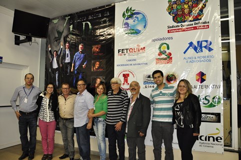 Diretor de O Lucro Acima da Vida participa da exibição do filme na Câmara