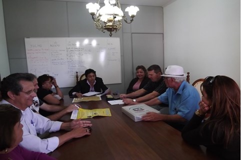 Vereadores participam de reunião sobre a Festa Popular Brasileira, no Teixeira Marques
