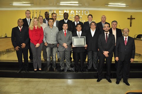 Câmara entrega Título de Cidadão ao professor Hiroshi