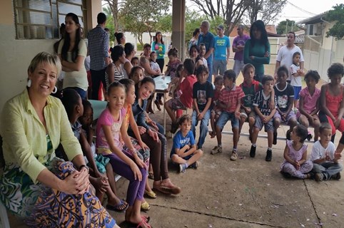 Erika Tank visita EMEIEF do Jardim Vanessa e entrega reivindicações ao prefeito