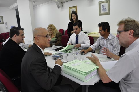 Vereadores da CCJR se reúnem nesta manhã