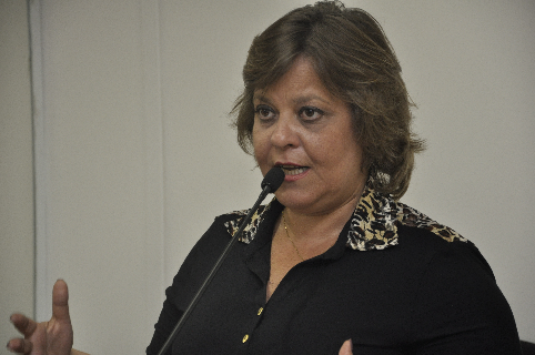 Prof.ª Érika Monteiro questiona o Executivo sobre Pacto Nacional pela Alfabetização na Idade Certa e Pró-Letramento