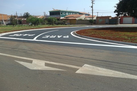 Prefeitura reforça sinalização de trânsito no Santa Adélia