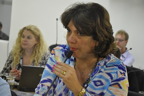 Dra. Mayra sugere instalação de lixeiras seletivas