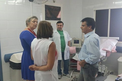 Erika Tank articula melhorias no Centro de Atenção à Saúde da Mulher
