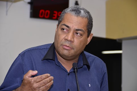 Jorge de Freitas requer informações sobre radiação de antenas de telefonia celular