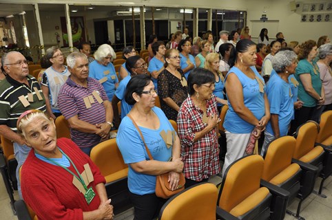 Câmara da Terceira Idade recebe fisioterapeuta