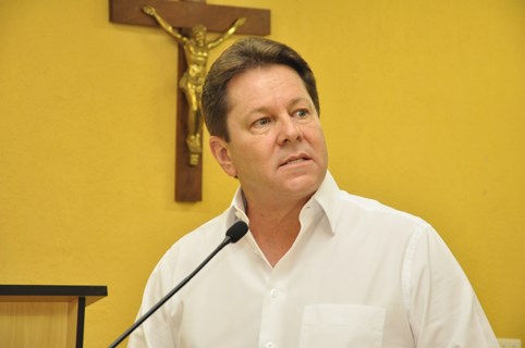Dr. Júlio questiona futuro da farmácia de manipulação municipal