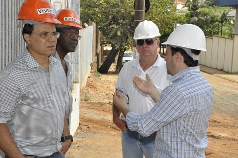 Aloízio e Luisinho da Casa Kühl visitam Piscinão do Tiro de Guerra
