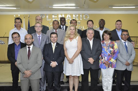 Nilton Santos é empossado presidente da Câmara
