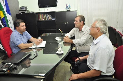 Nilton Santos recebe presidente da Câmara de Estiva Gerbi