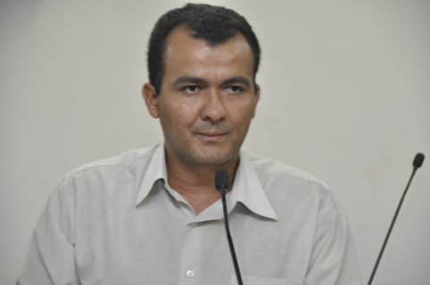 Dinho sugere que vereadores possam enviar seus assessores para auxiliarem equipes no combate à dengue