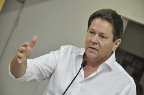 Dr. Júlio critica abandono do barracão da antiga Fábrica de Rodas Fumagalli