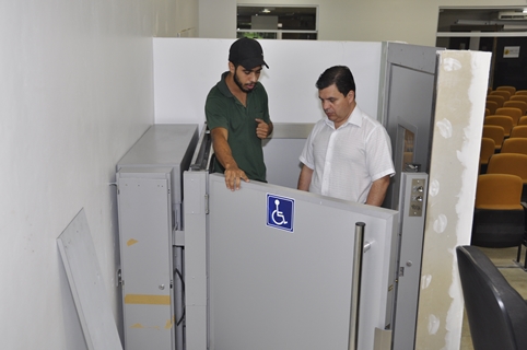 Nilton Santos vistoria elevadores de acessibilidade