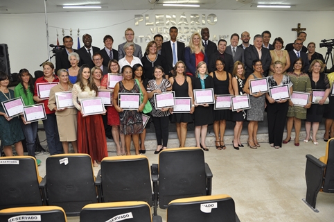 Em Sessão Solene vereadores homenageiam 21 mulheres