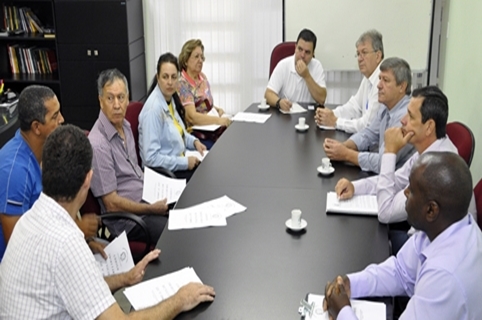 Nilton Santos se reúne com donos de estacionamentos rotativos de veículos