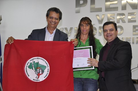 Cerqueira homenageia dirigente do MST