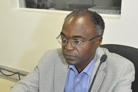 Luisinho recebe resposta de requerimento sobre alfabetização de jovens e adultos