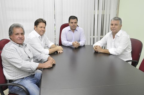 Nilton Santos realiza reunião com representantes da Internacional e fala sobre importância da liberação de verba, do Ministério do Esporte, para o Limeirão