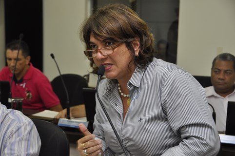 Indicação de Dra. Mayra solicita vistoria de terreno abandonado