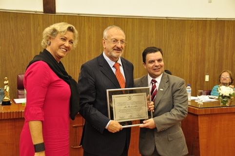 Presidente do TJ recebe título de Cidadão Limeirense