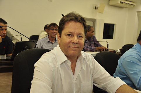 Pelos anos de dedicação ao atendimento dos pacientes, Dr. Júlio apresenta moção de louvor para médicos atuantes no SUS