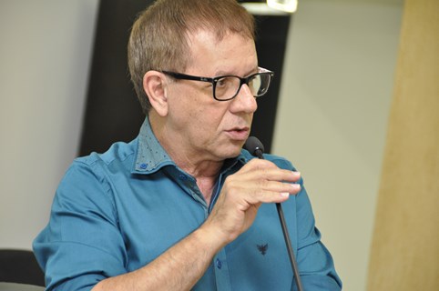 Poesias coladas nos ônibus divulgarão poetas limeirenses
