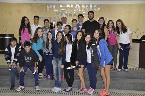 Estudantes do Colégio Jandyra visitam o Legislativo