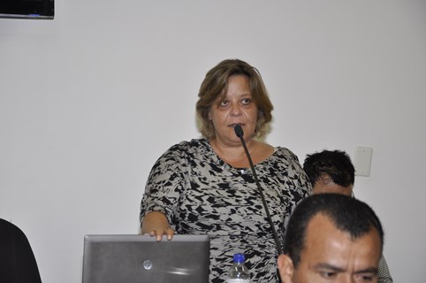 Após requerimento da Prof.ª. Érika Monteiro, Prefeitura informa não poder fornecer vale-alimentação a professores celetistas