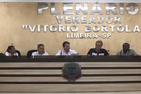 Comissão que discute carga tributária se reúne