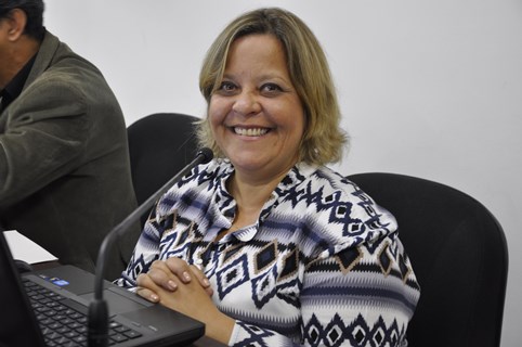 Prof.ª. Érika recebe respostas sobre concursos públicos para motoristas de veículos leves na Prefeitura e Ceprosom