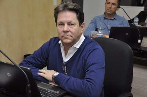 Dr. Júlio requer informações sobre profissionais do Caps II